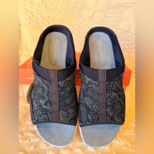 Easy Spirit Dark Blue Patterned Slip-Ons